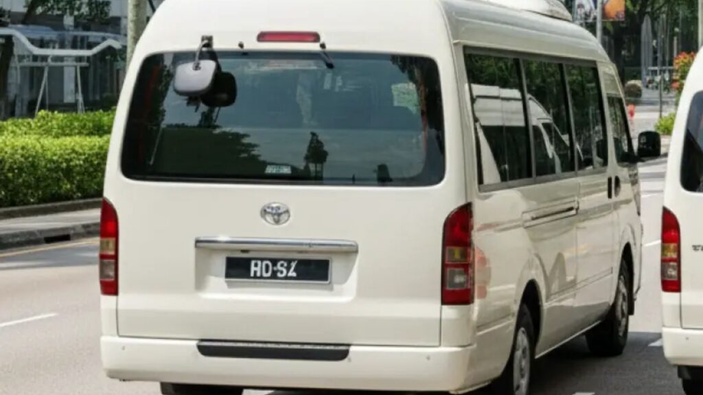 Minibus-and-Van-Transport-Services-in-Singapore-1